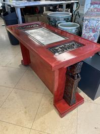 A Chinese qianjiang cai plaque mounted in a wooden table, 19/20th C.